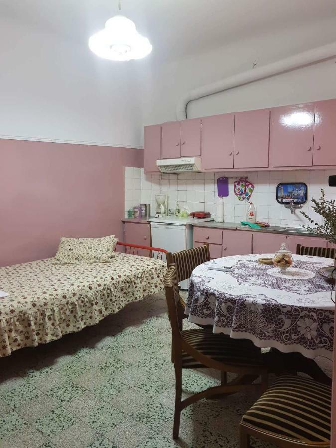 Granny'S Home Калампака Екстериор снимка